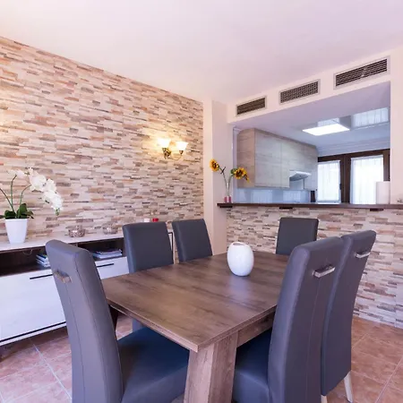Large Townhouse Golden Mile Holiday home *